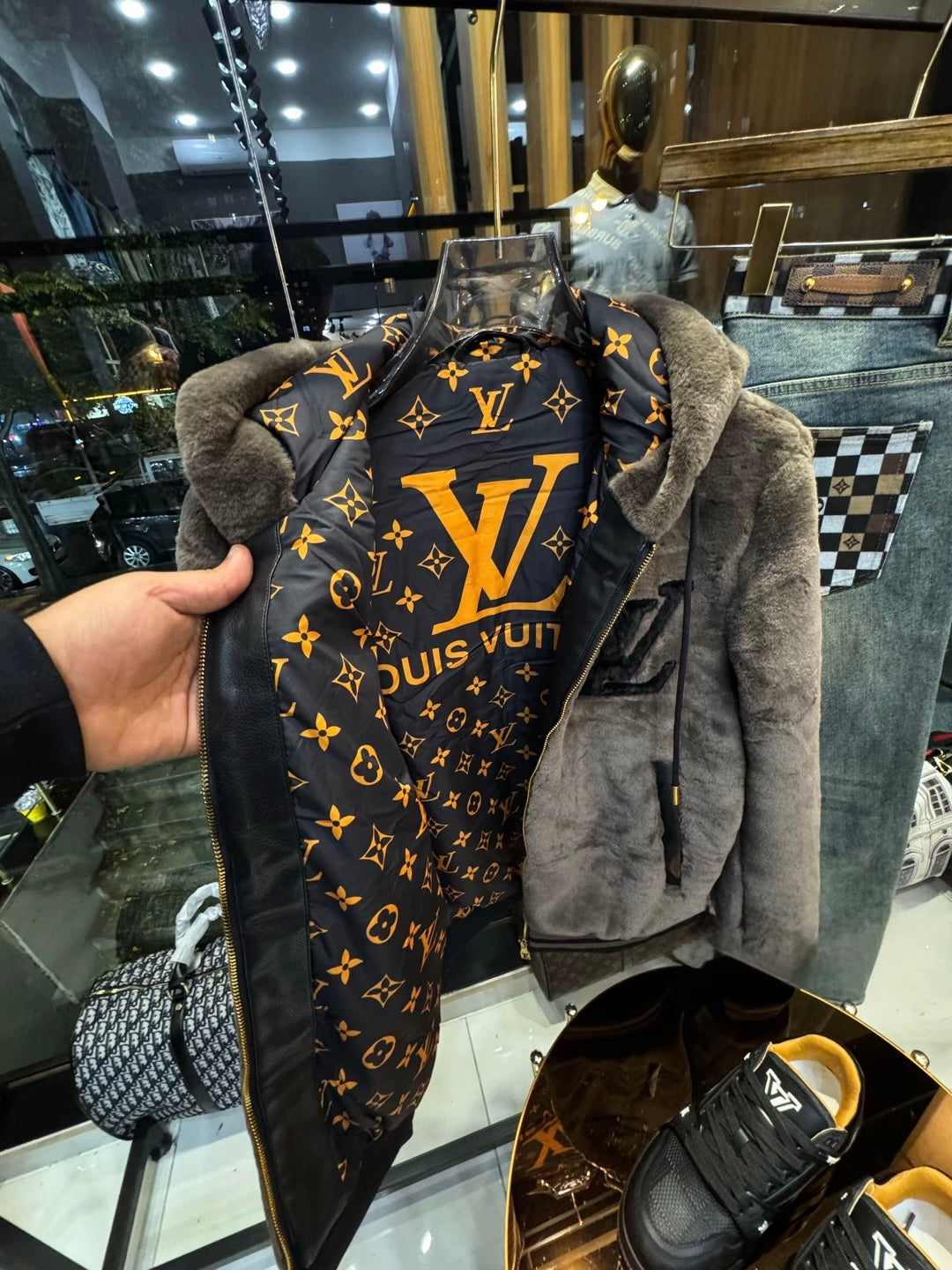 L.V - COLLECTION JACKET REBELS PRIVE'